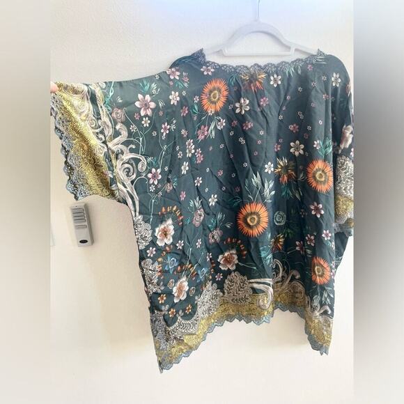 Johnny Was Gray scalloped Adalee 100% silk floral print blouse top 1X NWT - Picture 7 of 9